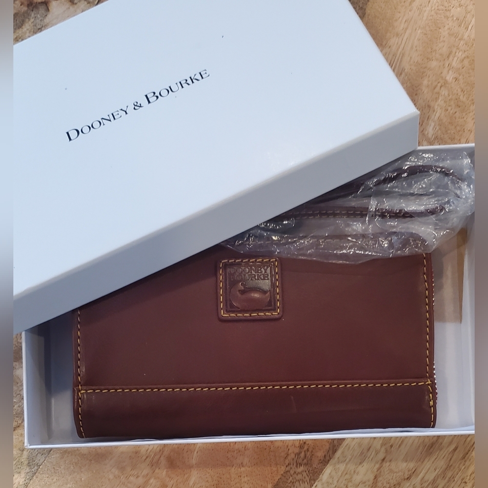 New Dooney & Bourke Florentine Leather Folded Zip Wristlet Wallet Chestnut